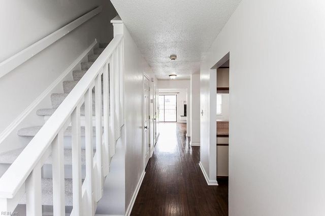 1748 Unicorn DR, Virginia Beach, VA 23454