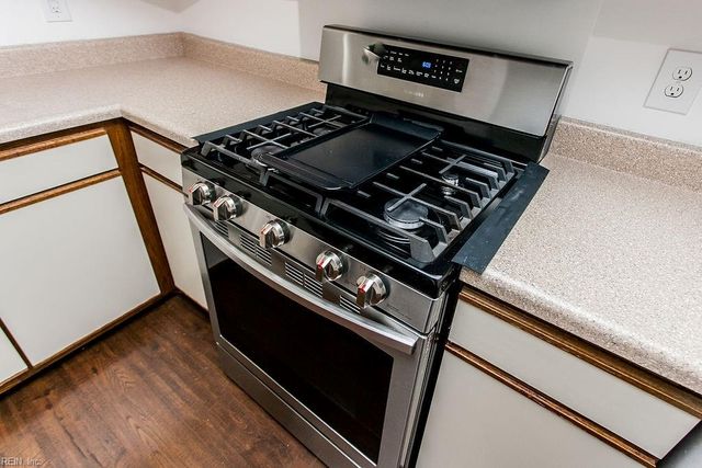 1748 Unicorn DR, Virginia Beach, VA 23454