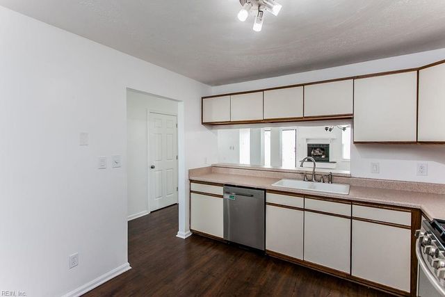 1748 Unicorn DR, Virginia Beach, VA 23454