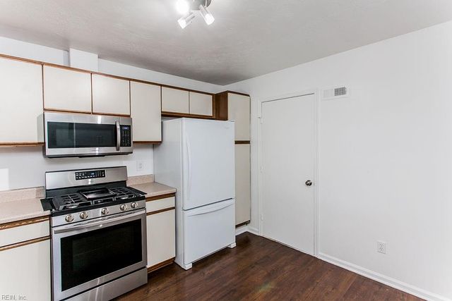 1748 Unicorn DR, Virginia Beach, VA 23454