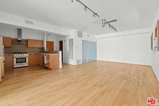 8 Brooks Avenue 11, Venice (los Angeles), CA 90291