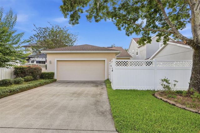 305 MANOR VIEW LANE, Deland, FL 32724