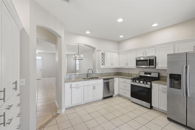 305 MANOR VIEW LANE, Deland, FL 32724