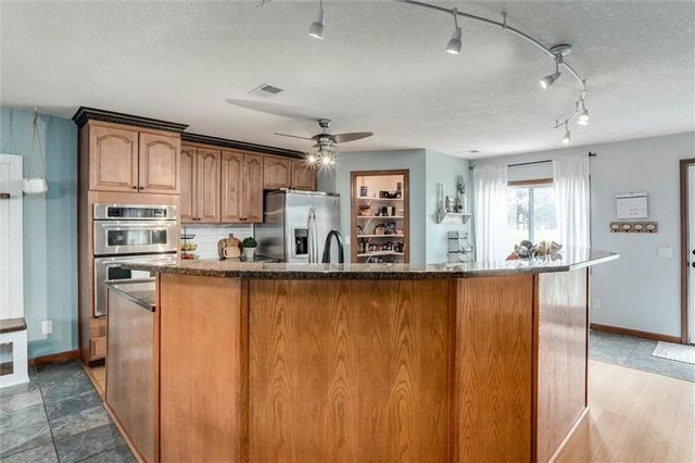 23034 W 231st Terrace, Spring Hill, KS 66083