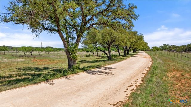 960 Gipson Road, Johnson City, TX 78636