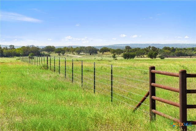 960 Gipson Road, Johnson City, TX 78636