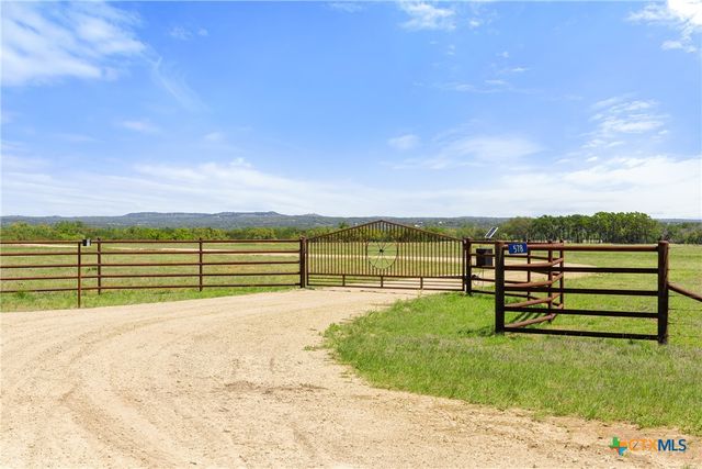 960 Gipson Road, Johnson City, TX 78636