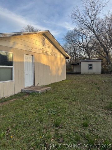 201 School Street, Ardmore, OK 73401