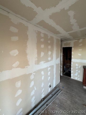 201 School Street, Ardmore, OK 73401