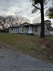 201 School Street, Ardmore, OK 73401