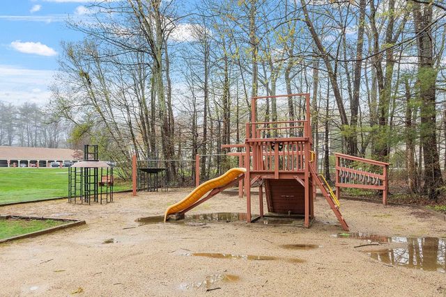 809 White Cedar Boulevard, Portsmouth, NH 03801