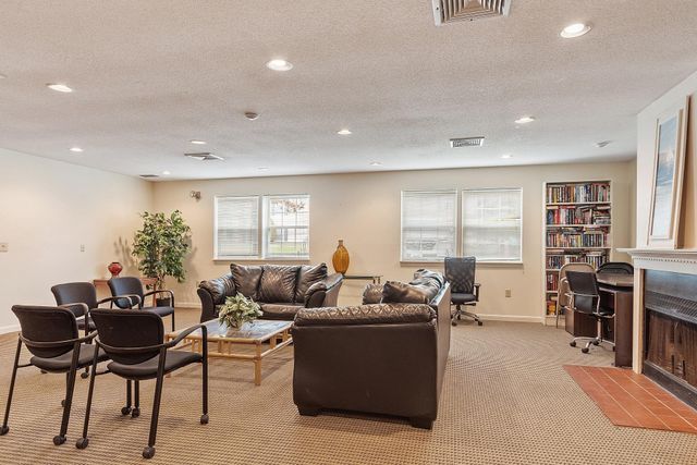 809 White Cedar Boulevard, Portsmouth, NH 03801