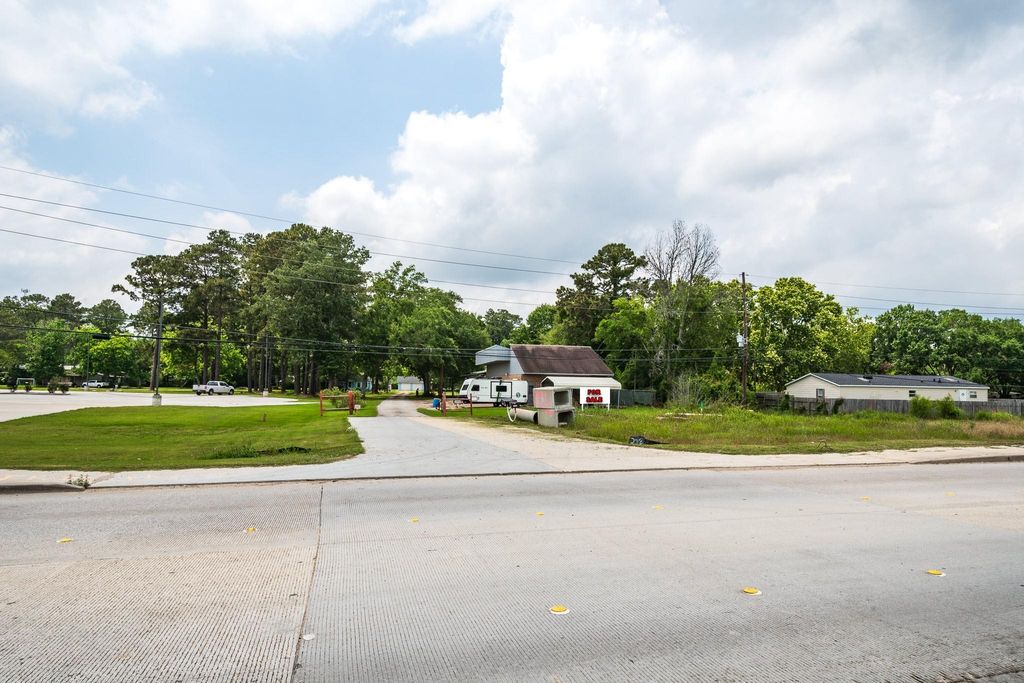 24919 Fm 2100 Road, Huffman, TX 77336