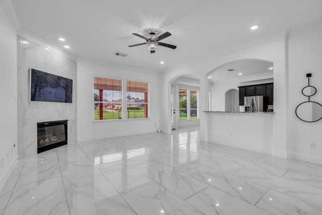 15 Winterhaven Lane, Montgomery, TX 77356