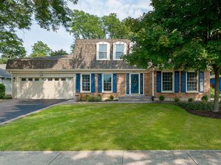 2043 Spring Green Drive, Wheaton, IL 60189