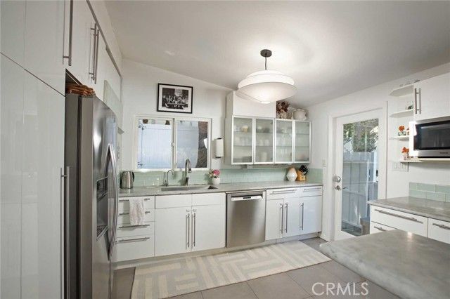 3122 Oakcrest, Los Angeles, CA 90068