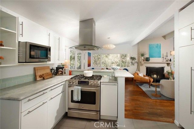 3122 Oakcrest, Los Angeles, CA 90068