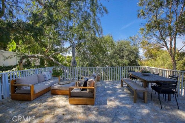 3122 Oakcrest, Los Angeles, CA 90068