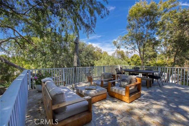 3122 Oakcrest, Los Angeles, CA 90068