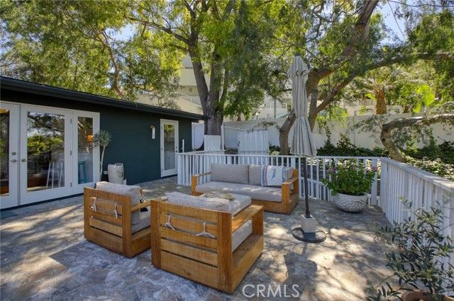 3122 Oakcrest, Los Angeles, CA 90068