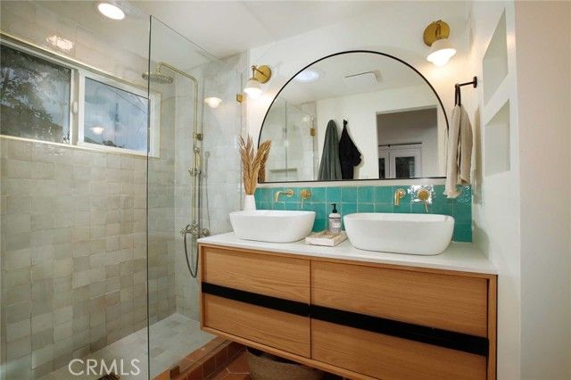 3122 Oakcrest, Los Angeles, CA 90068