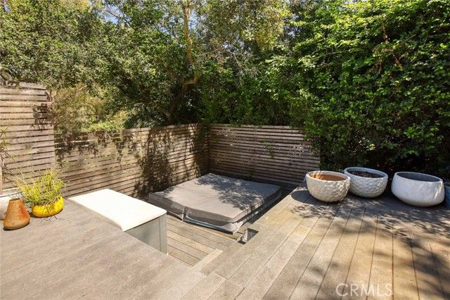 3122 Oakcrest, Los Angeles, CA 90068