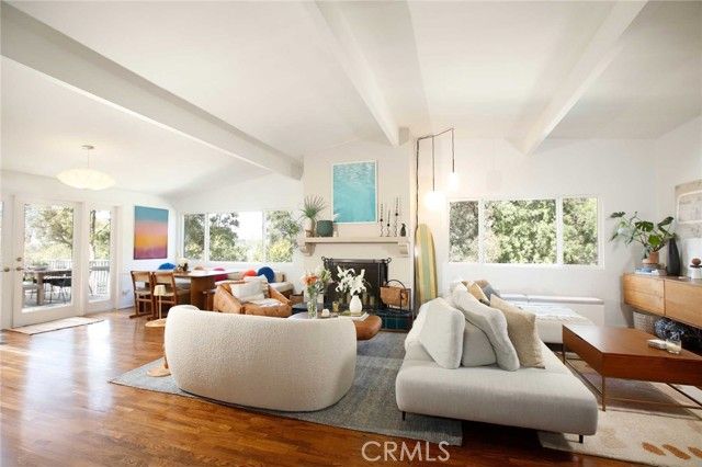 3122 Oakcrest, Los Angeles, CA 90068