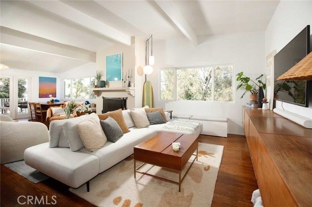 3122 Oakcrest, Los Angeles, CA 90068