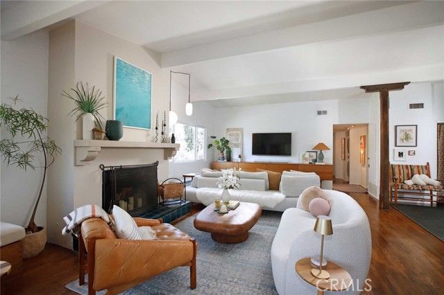 3122 Oakcrest, Los Angeles, CA 90068