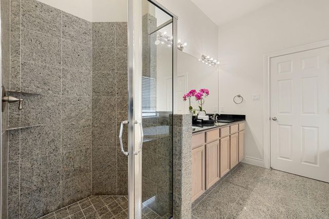 9036 Lakes At 610 Drive, Houston, TX 77054