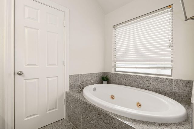 9036 Lakes At 610 Drive, Houston, TX 77054