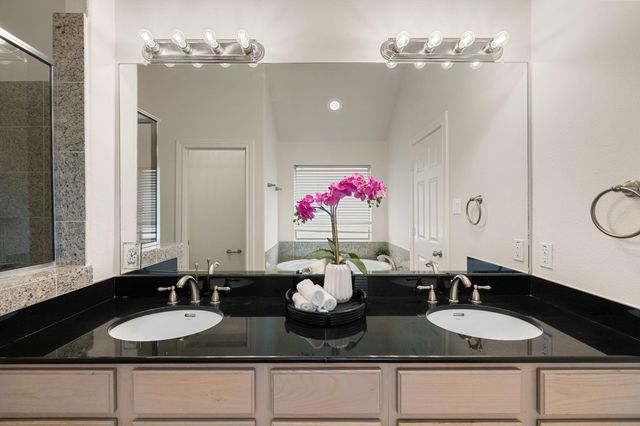 9036 Lakes At 610 Drive, Houston, TX 77054