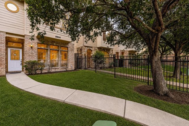 9036 Lakes At 610 Drive, Houston, TX 77054