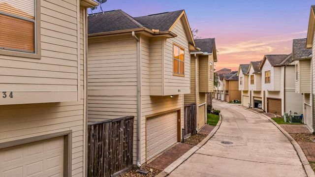 9036 Lakes At 610 Drive, Houston, TX 77054