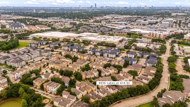 9036 Lakes At 610 Drive, Houston, TX 77054