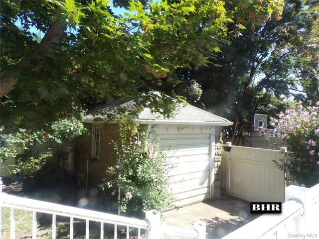 1821 E 27th Street, Brooklyn, NY 11229