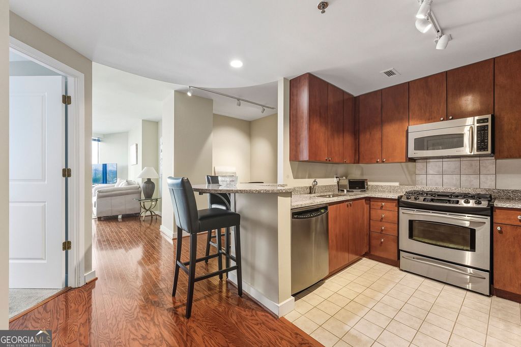 3338 Peachtree Road NE APT 505, Atlanta, GA 30326 — photo 2
