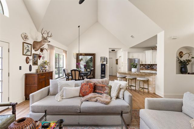 39 Pebblebrook LN, Wimberley, TX 78676