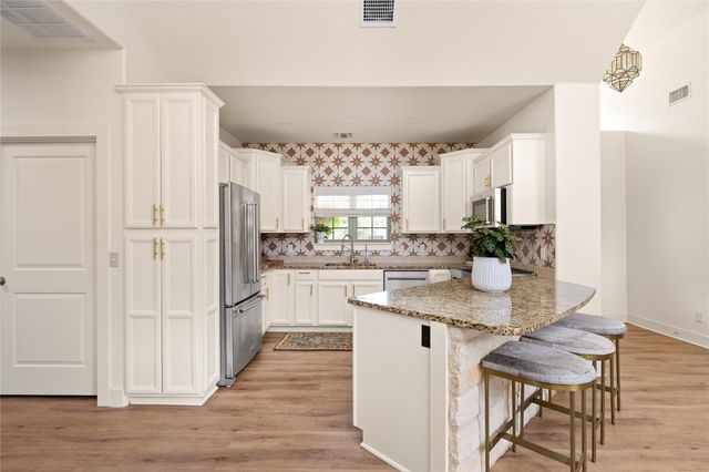 39 Pebblebrook LN, Wimberley, TX 78676
