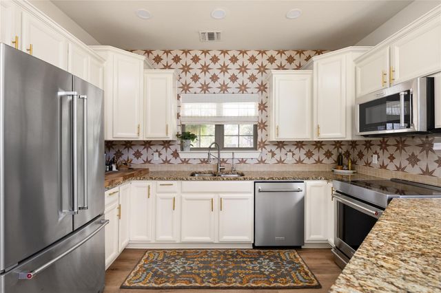 39 Pebblebrook LN, Wimberley, TX 78676