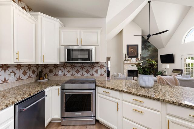 39 Pebblebrook LN, Wimberley, TX 78676