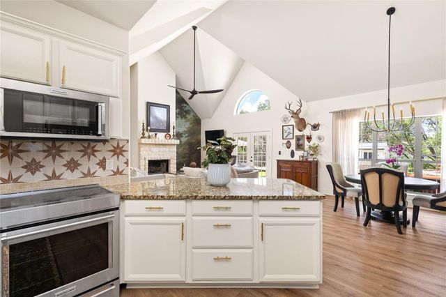 39 Pebblebrook LN, Wimberley, TX 78676