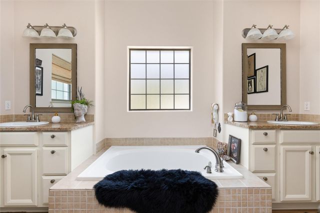 39 Pebblebrook LN, Wimberley, TX 78676