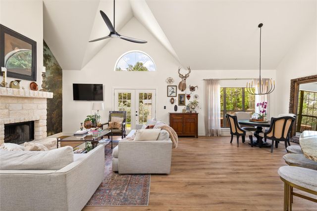 39 Pebblebrook LN, Wimberley, TX 78676