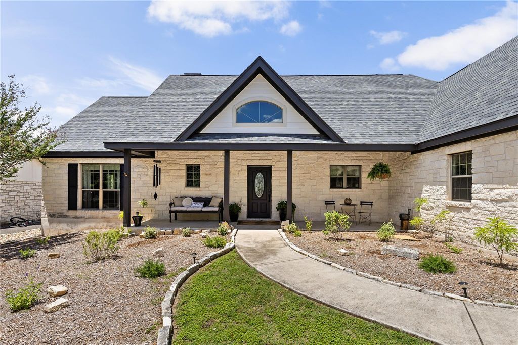 39 Pebblebrook LN, Wimberley, TX 78676