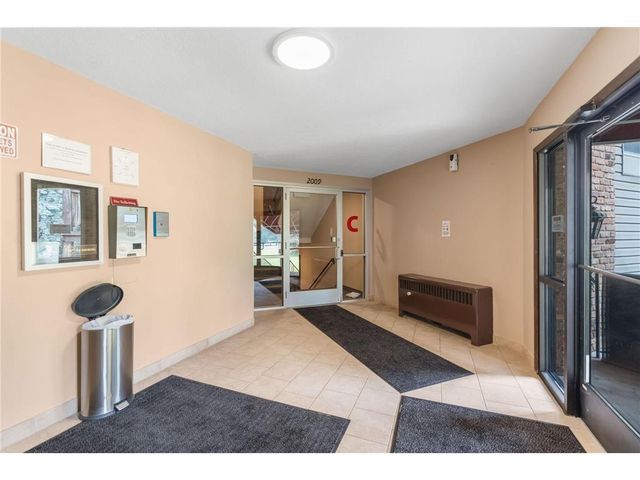 2009 E 122nd Street C8, Burnsville, MN 55337