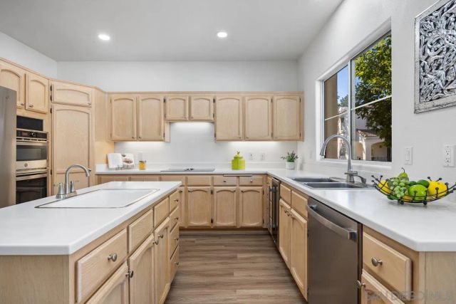 5125 Renaissance Ave B, San Diego, CA 92122