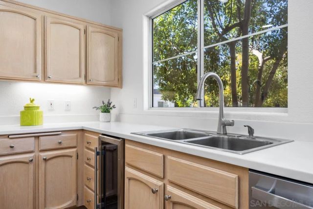 5125 Renaissance Ave B, San Diego, CA 92122