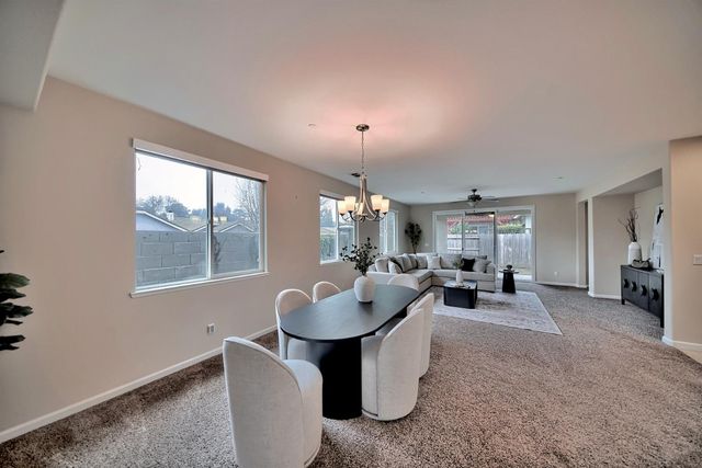 824 River Pointe Cir, Oakdale, CA 95361