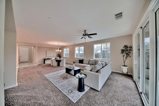 824 River Pointe Cir, Oakdale, CA 95361